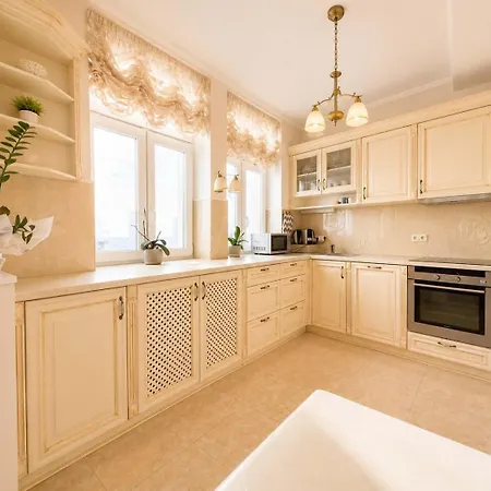 Appartamento Elegant Near The Thermal Springs Karlovy Vary